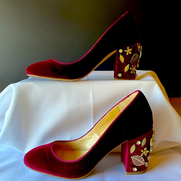 Jewel BADGLEY MISCHKA LADIES BLOCK HEEL SIZE 5 VELVET 3” HEEL BEAUTIFUL FUN SHOE - Picture 2 of 16